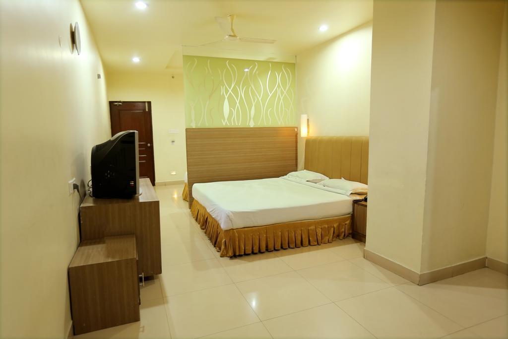 Hotel Sitara Grand Hyderabad Exterior foto